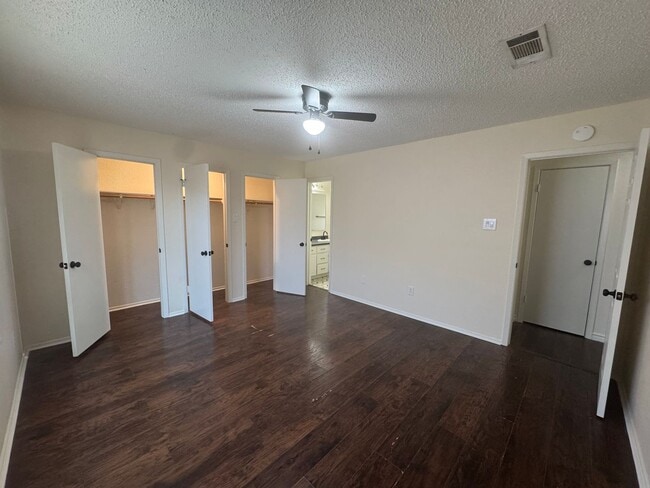 Building Photo - 1402 Miranda Ave