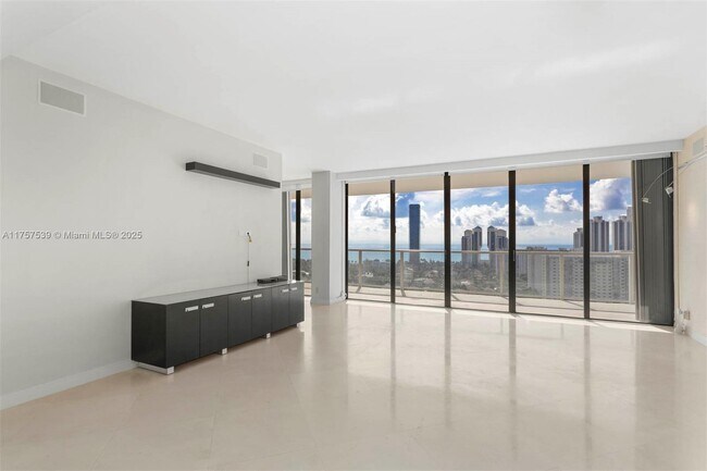 Building Photo - 19500 Turnberry Way