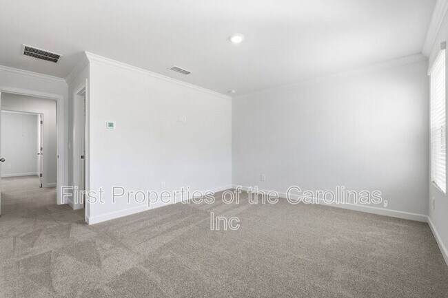 Building Photo - 238 Tiger Lily Dr