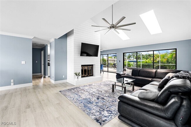 Building Photo - 2328 SE 27th St