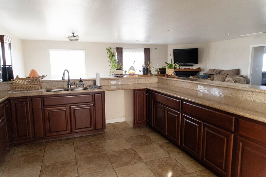 Kitchen - 12072 Pacific Rd