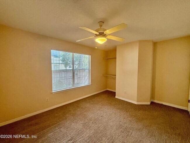 Building Photo - 2418 Hydrangea St