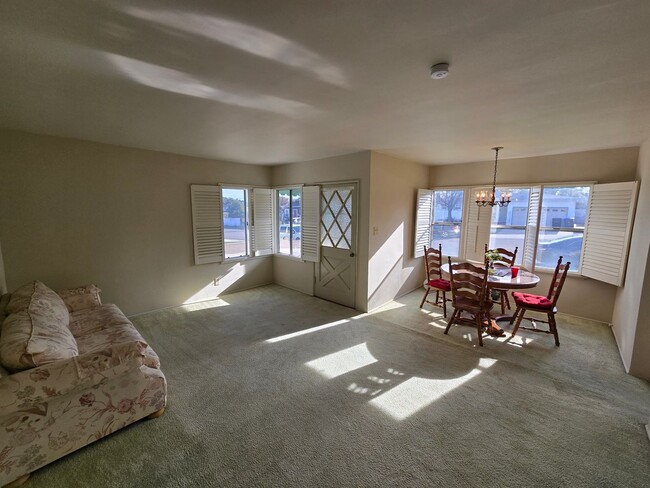 Building Photo - Classic 3 Bed, 2 Bath Home on Large Lot