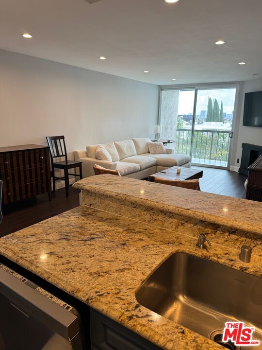 Building Photo - 8530 Holloway Dr
