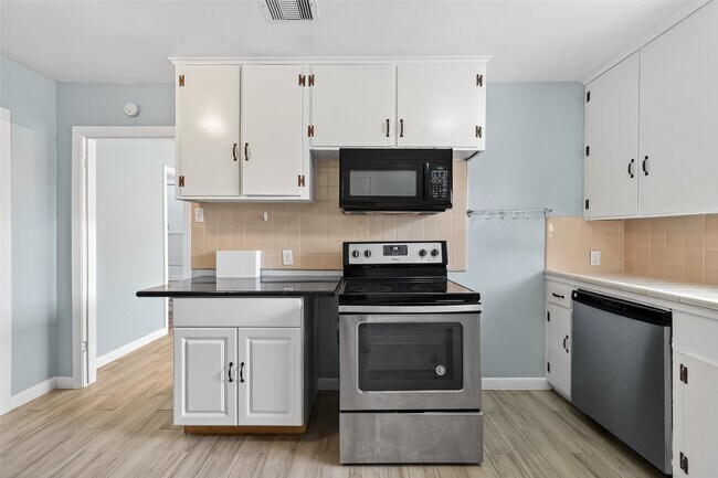 Building Photo - 3428 Bradford St