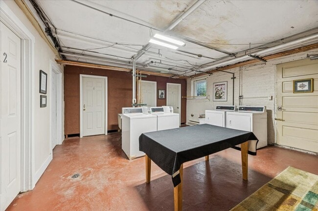 Building Photo - 5902 W Midway Park