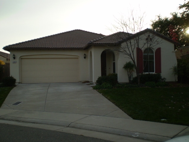 Building Photo - Beautifully Maintained and Upgraded Parkwa...
