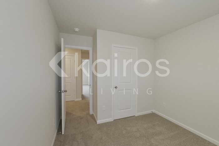 Building Photo - 2561 Banyan Cir