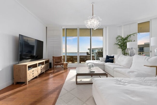 Building Photo - Ultimate Furnished Luxury Rental at the Be...