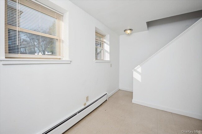 Building Photo - 501 Maplewood Gardens