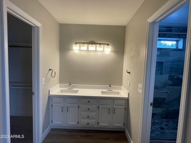 Building Photo - 607 S Winthrop St