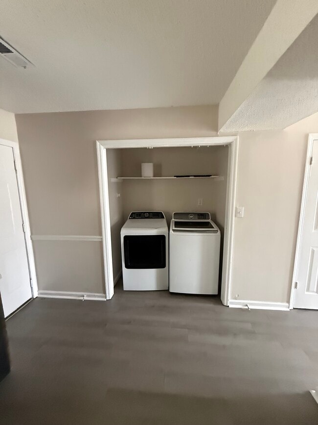 Building Photo - Platinum House LLC