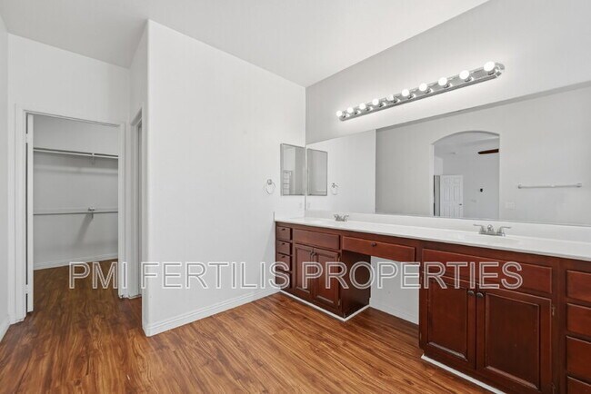 Building Photo - 7167 Elsa Ct