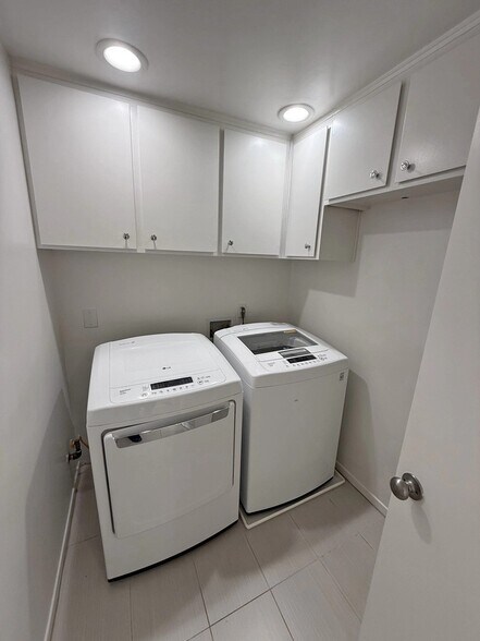 Building Photo - 4530 Whitsett Ave