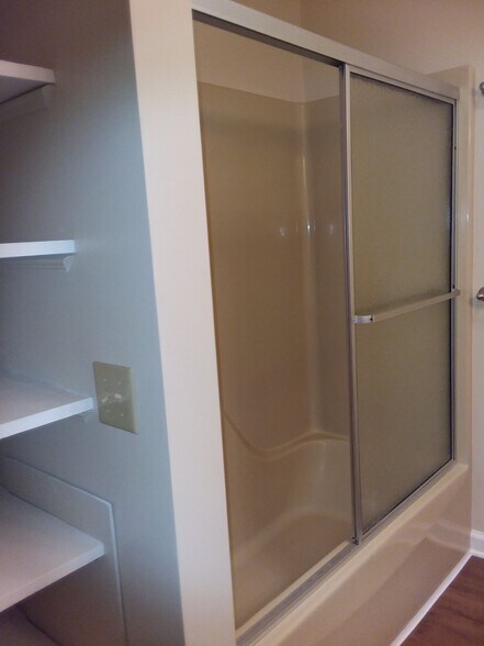 Full tub/shower and storage closet - 2392 Clements Hollow Ln