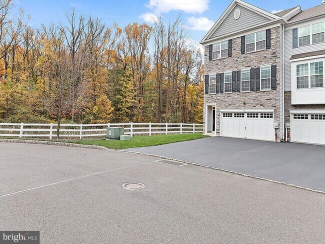 Primary Photo - 523 Chestnut Ct