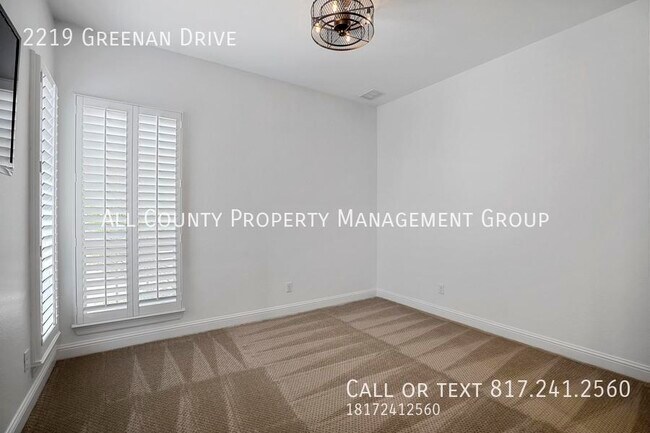 Building Photo - 2219 Greenan Dr