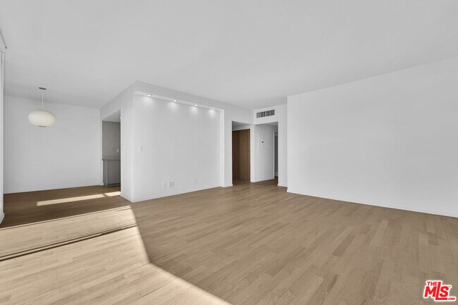 Building Photo - 4455 Los Feliz Blvd