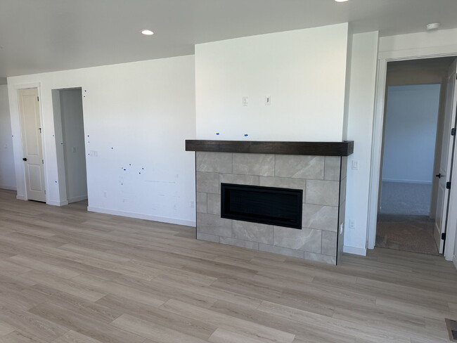 Building Photo - Brand New 4 Bed 2 Bath Home!