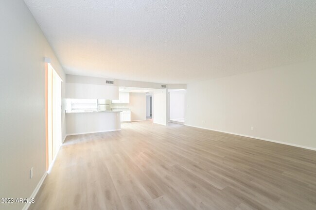 Building Photo - 10347 W Hazelwood Ave