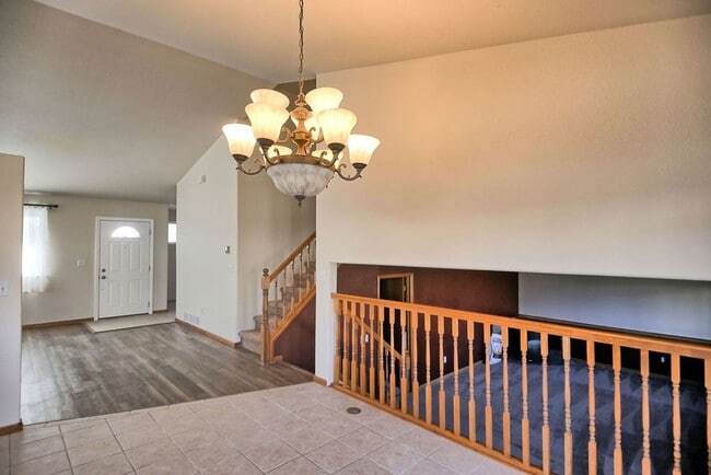 Building Photo - Charming 3 Bedroom Across from Playground & Large Fenced Yard