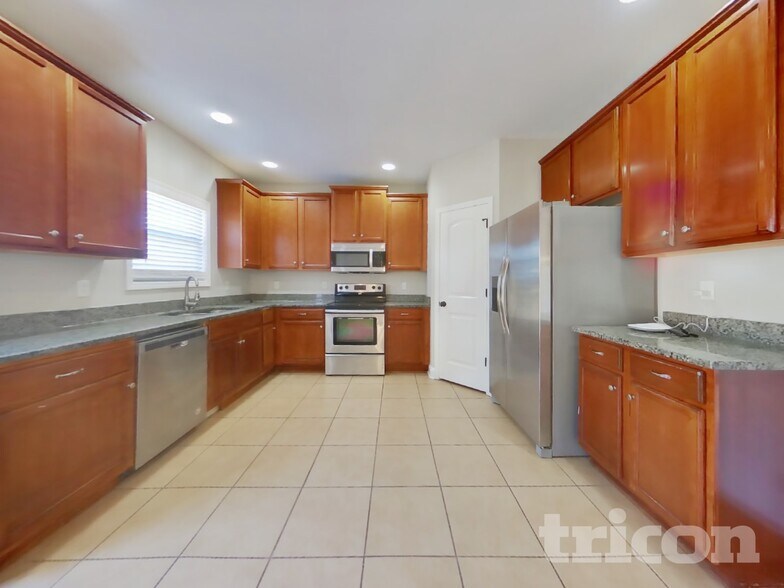 Building Photo - 1016 Summer Cypress Dr