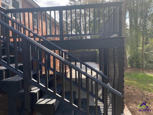 Building Photo - 2740 Northwoods Dr S