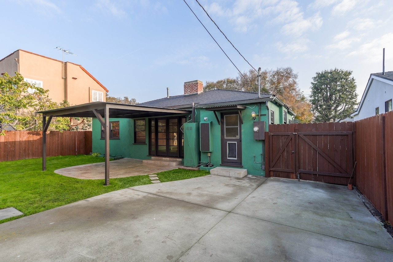 Building Photo - 2587 S Westgate Ave