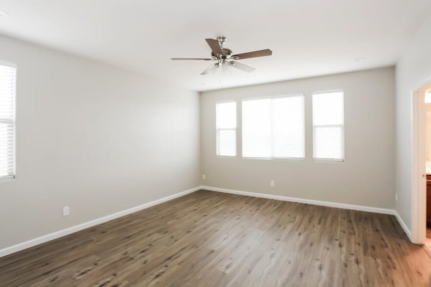 Building Photo - 7213 W Jones Ave