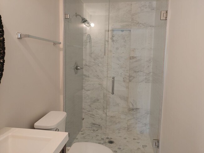 Building Photo - Charming 3 Bdrm/2 Bath Townhome - Available Now!