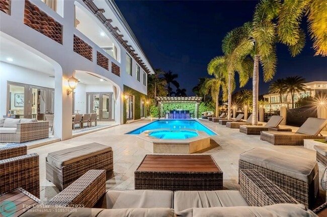 Building Photo - 2430 Castilla Isle