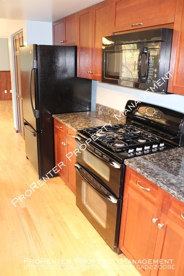 Building Photo - 1530 E Heather Cir