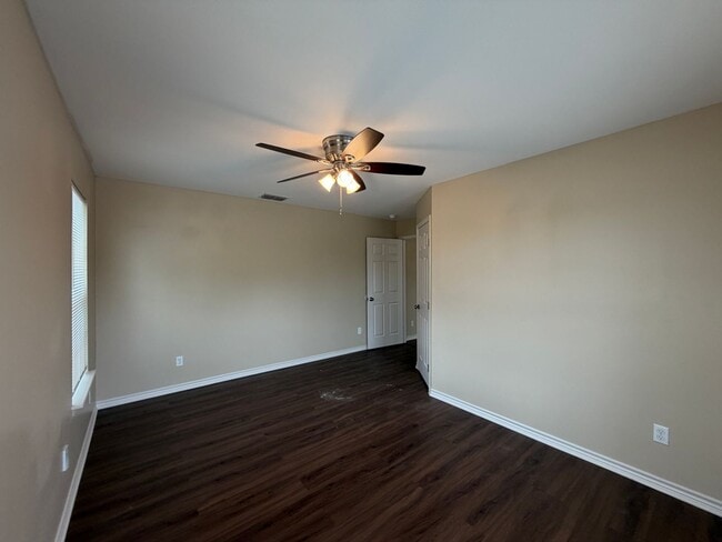 Building Photo - Move in Ready!