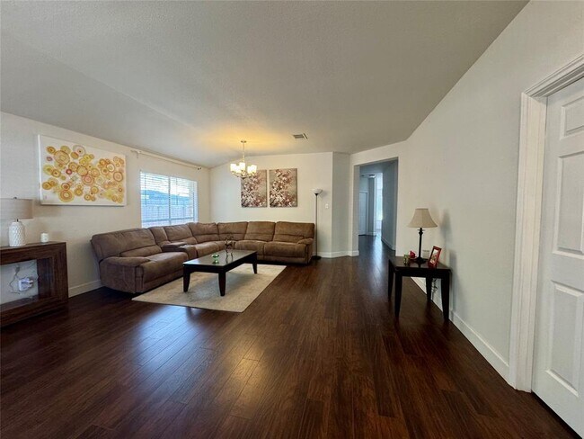 Building Photo - 1208 Leah Ln