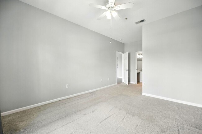 Building Photo - Bright Top-Floor Condo in Resort-Style Gated Community