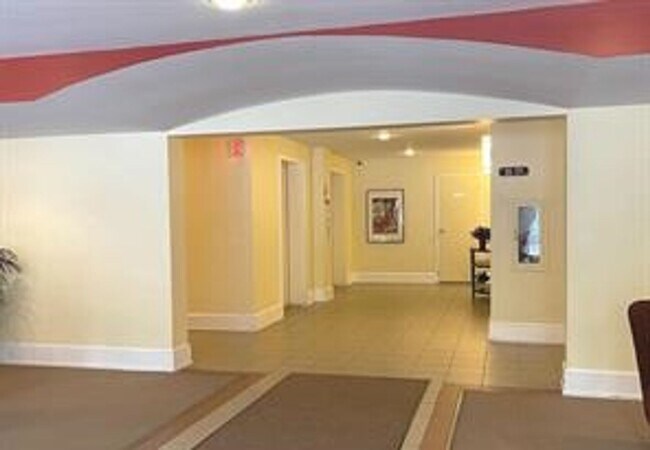 Building Photo - Beautiful 2BR 2BA top floor condo located across from Montgomery Mall