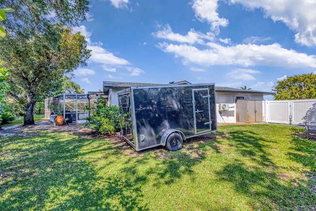 Building Photo - 932 Evergreen Dr