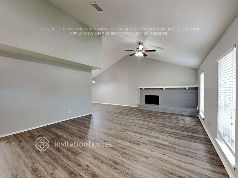 Building Photo - 1702 Pleasant Trail