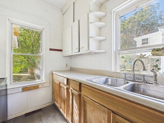 Building Photo - 2408 Concord Ave