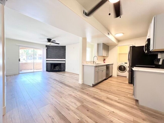 Building Photo - 230 Mission Catalina Ln