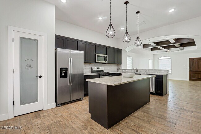 Building Photo - 14937 Tierra Fortaleza Ave