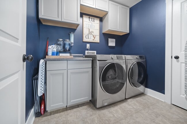 Building Photo - 2435 Double Oaks Rd