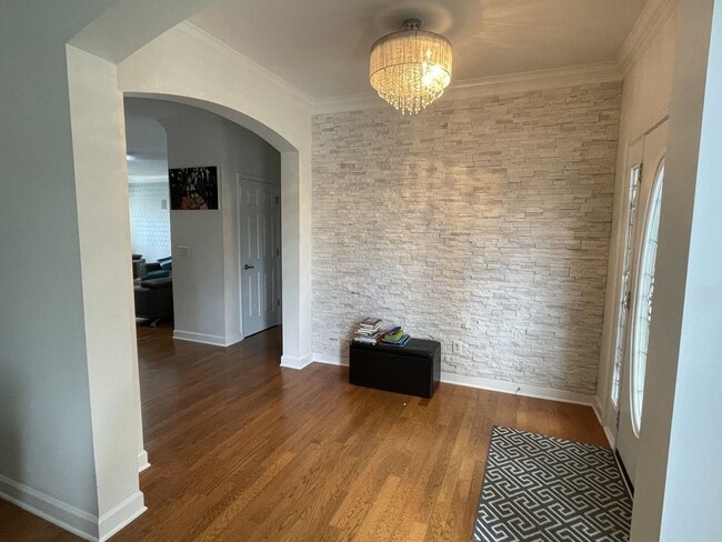 Building Photo - Great, large home in Franklin with home theater room!