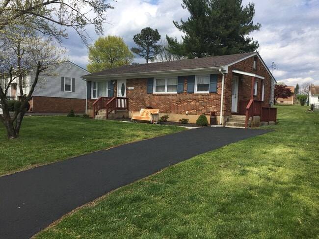 Building Photo - 701 Moran Ave