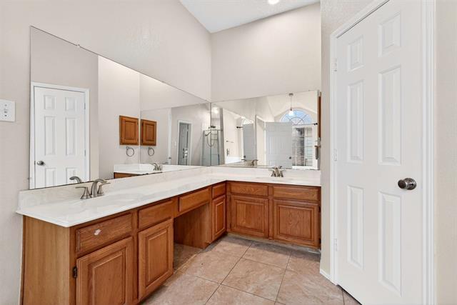 Building Photo - 2124 Newport Dr