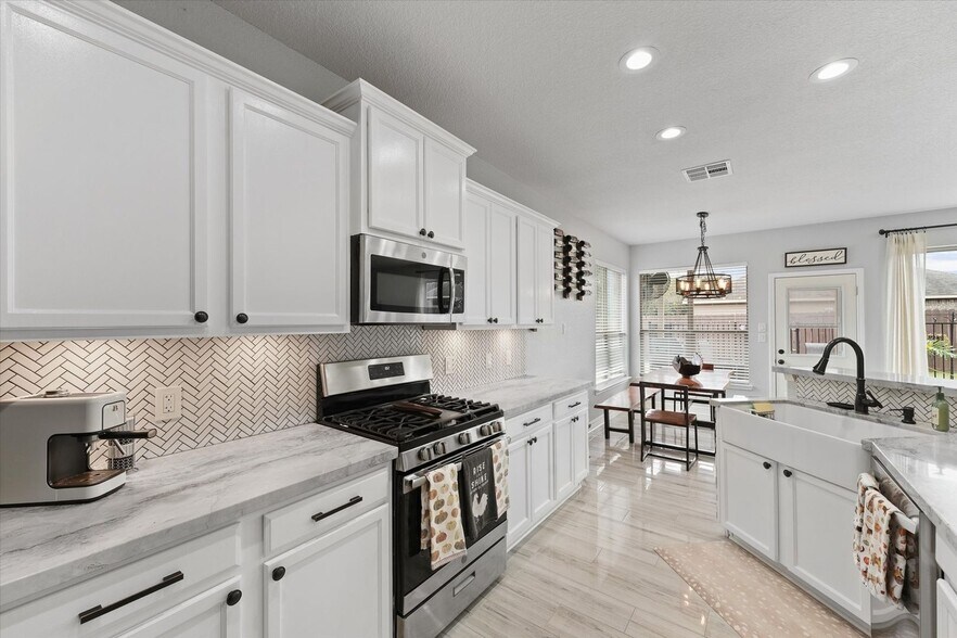 Building Photo - 21328 Village Crossing Ln