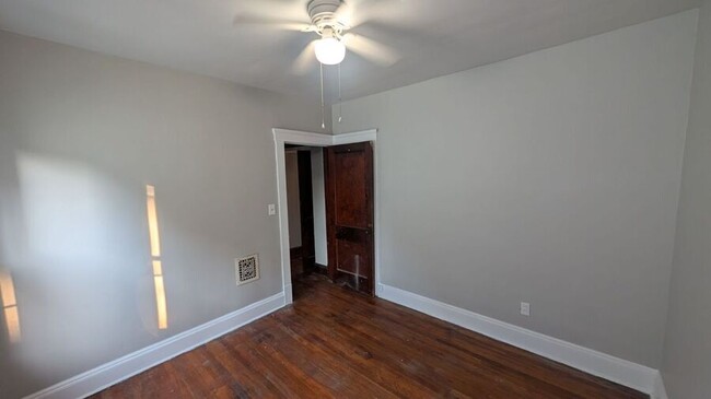 Building Photo - Spacious 2-Bedroom Lakewood Home with Mode...