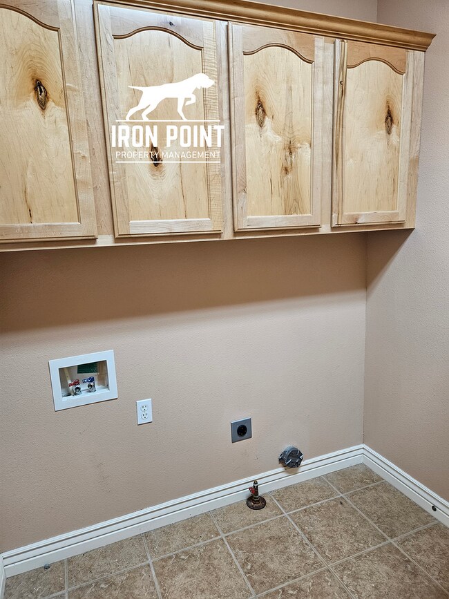 Building Photo - 3bed/3bath in sought after Nampa neighborhood w/3 car garage and large bonus room.