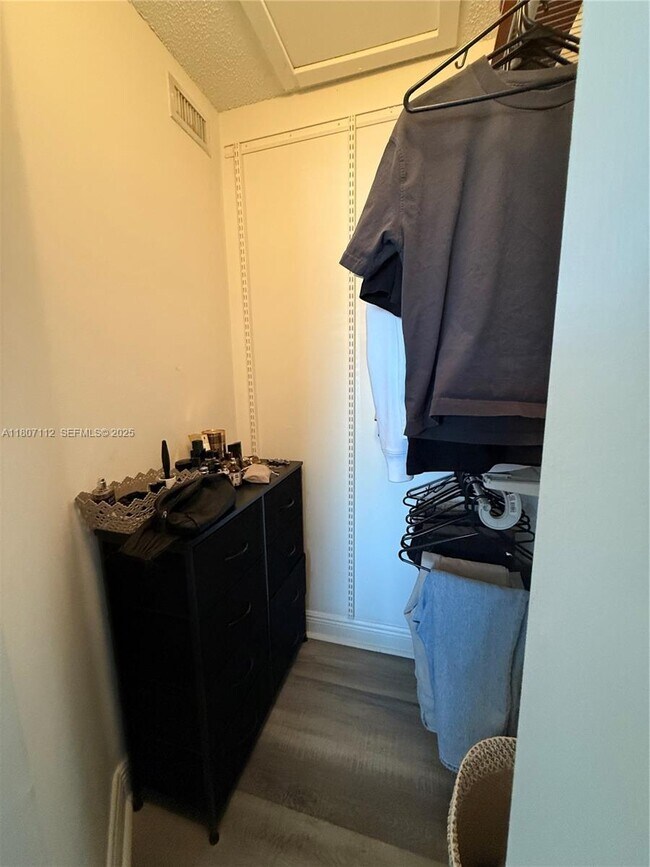 Building Photo - 2634 SE 21st Ct