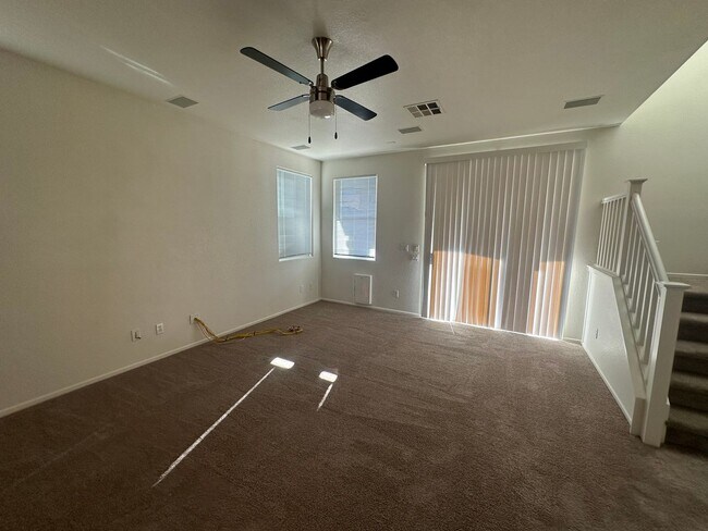 Building Photo - Beautiful 3 Bedroom Home with RV Parking